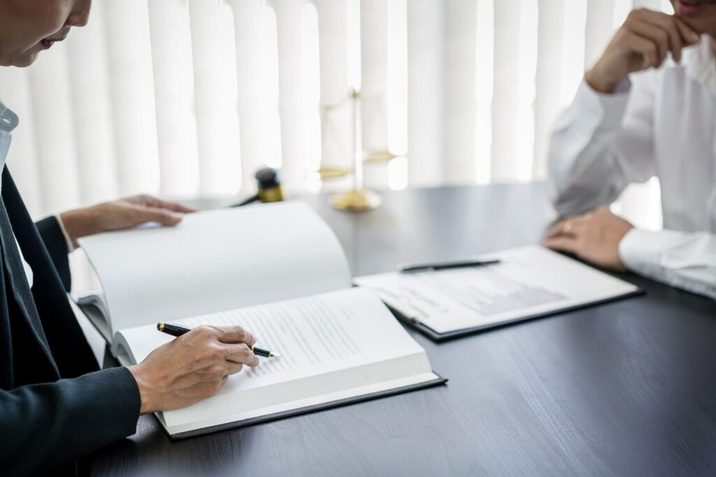 Commercial & business lawyers